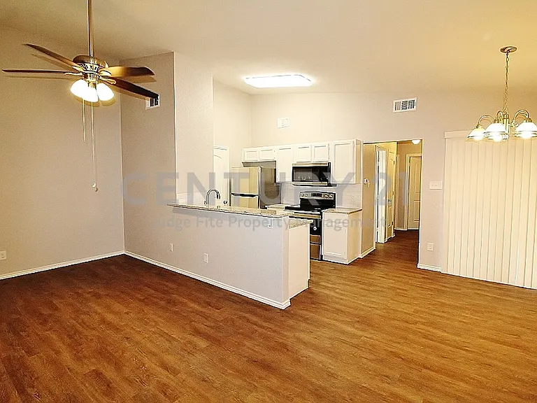6620 S Creek Dr — Photo 4