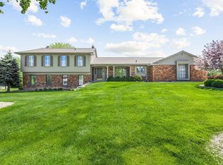 5887 Hunters Gate Dr, Troy, MI 48098