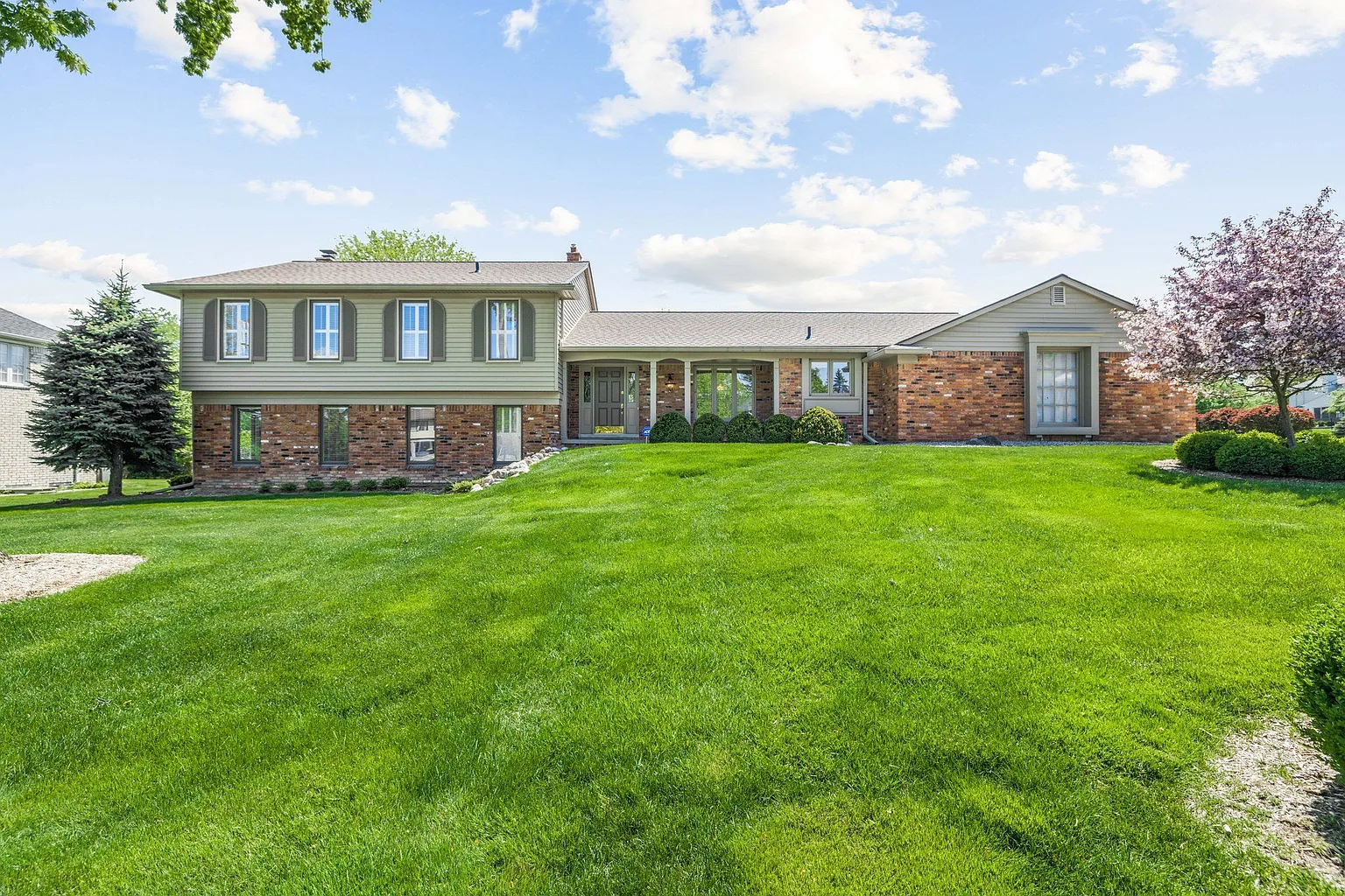 5887 Hunters Gate Dr photo 1