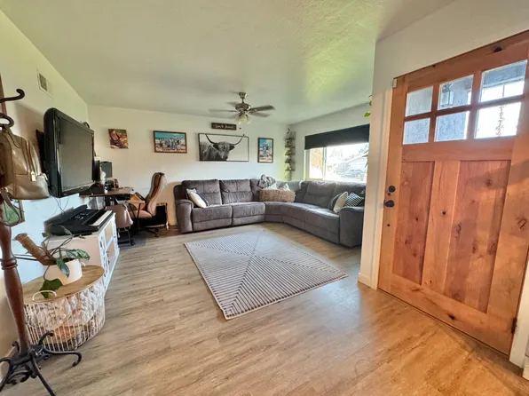 471 Sharon Ct, Manteca, CA 95336