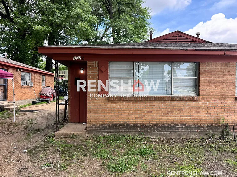 1072 S Willett St — Photo 16