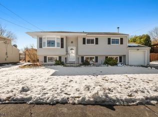 28 Barbara Dr, Succasunna, NJ 07876