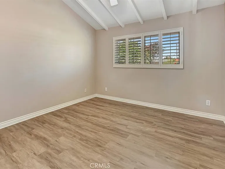 1522 W Robin Rd — Photo 11
