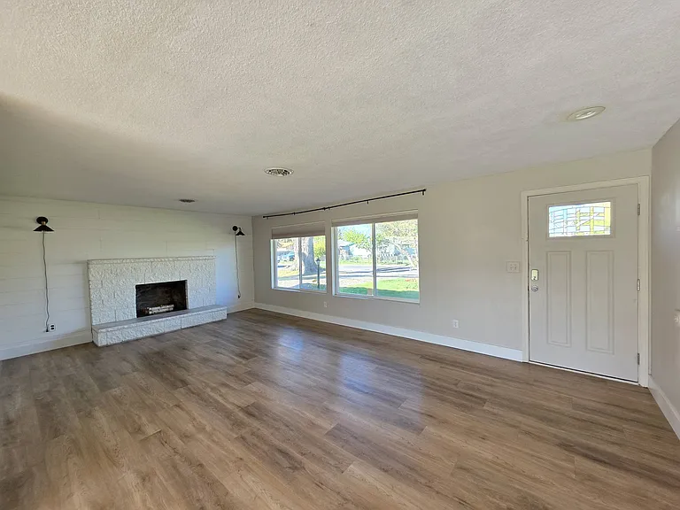1601 S Yelm St — Photo 5