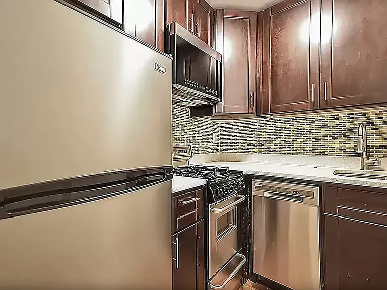 341 Lexington Ave #4-R — Photo 1