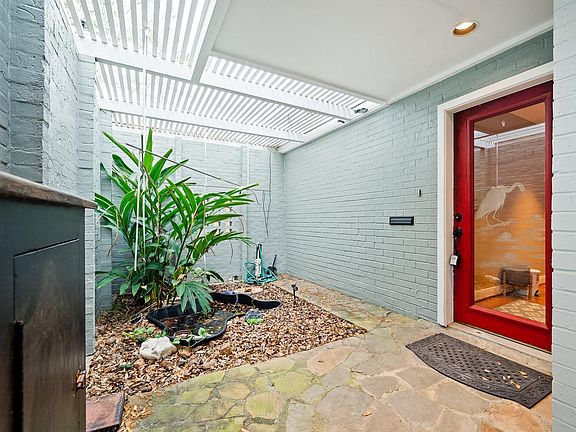 5th image of 2111 N Galveston Ave
