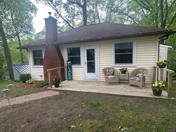 1721 Valley Ct, Brooklyn, MI 49230