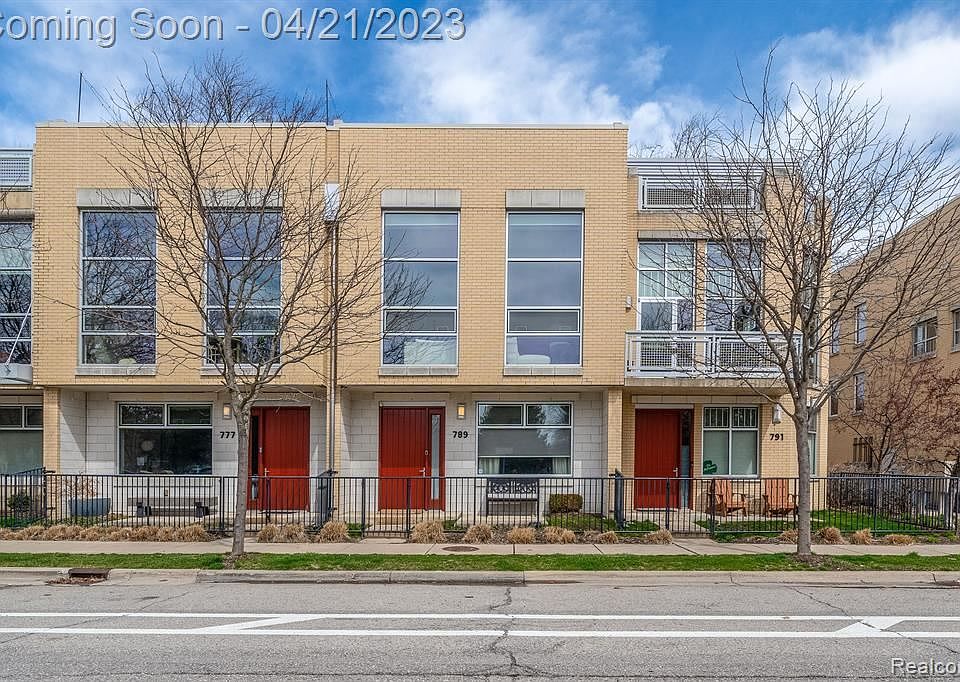 1st image of 789 E 4th St