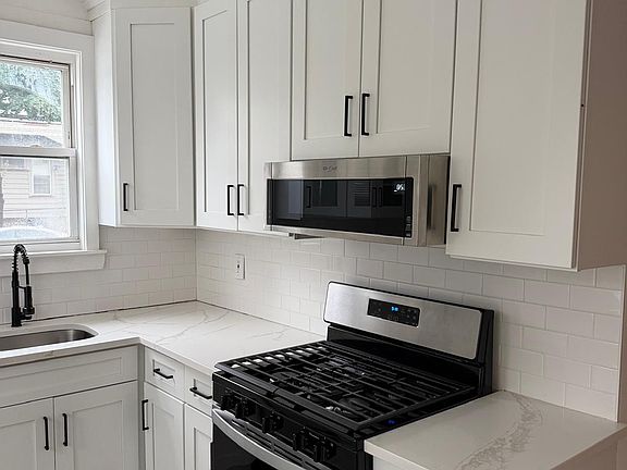 2nd image of 913 S 19th St #3