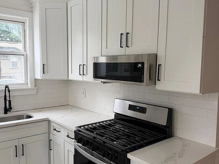 913 S 19th St #3 — Photo 2
