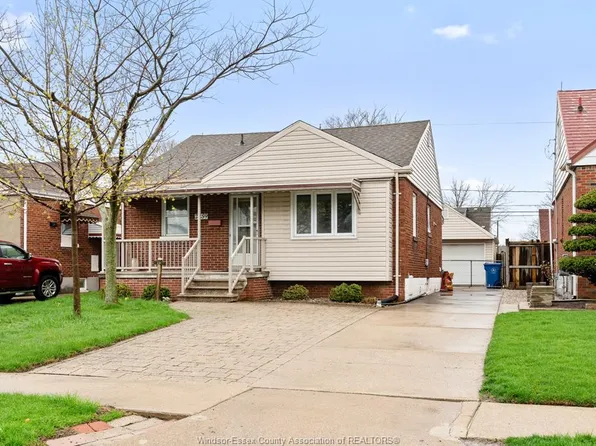 2259 Parkwood Ave, Windsor, ON N8W 2K1