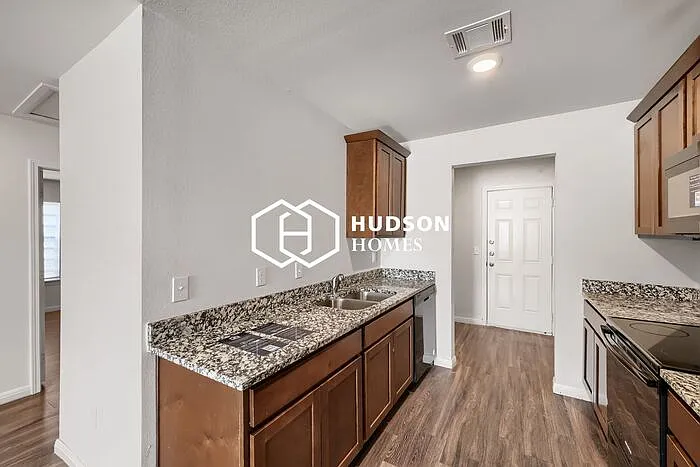 501 N Jefferson St — Photo 6