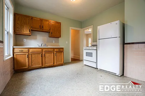 548 Washington St Photo 1