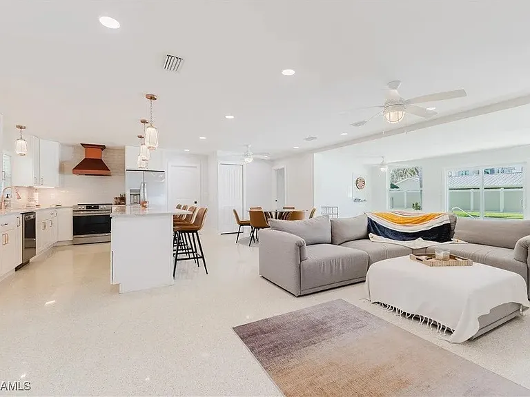 444 Bayshore Dr — Photo 4