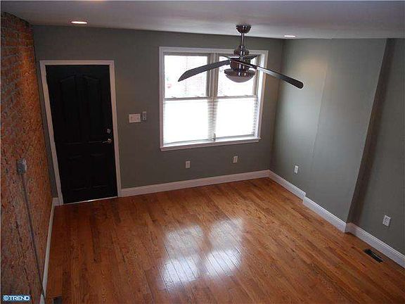 3rd image of 2218 E Albert St