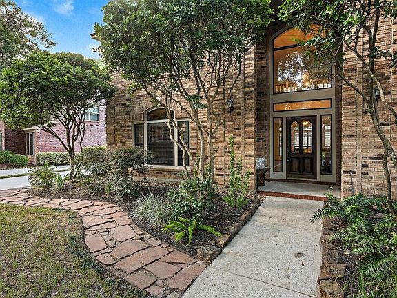 2nd image of 3018 Greenwood Glen Dr