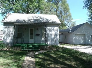 312 N 13th St, Sabetha, KS 66534