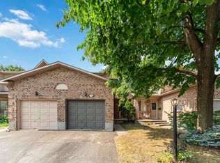 18 Ravenscroft Ct, Ottawa, ON K2S 1R3