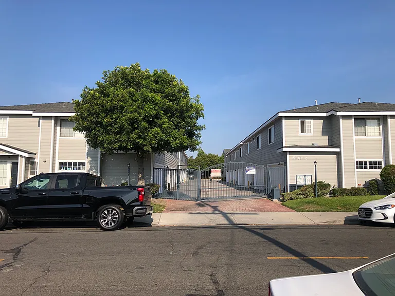 Sultana Village Townhomes — Photo 9