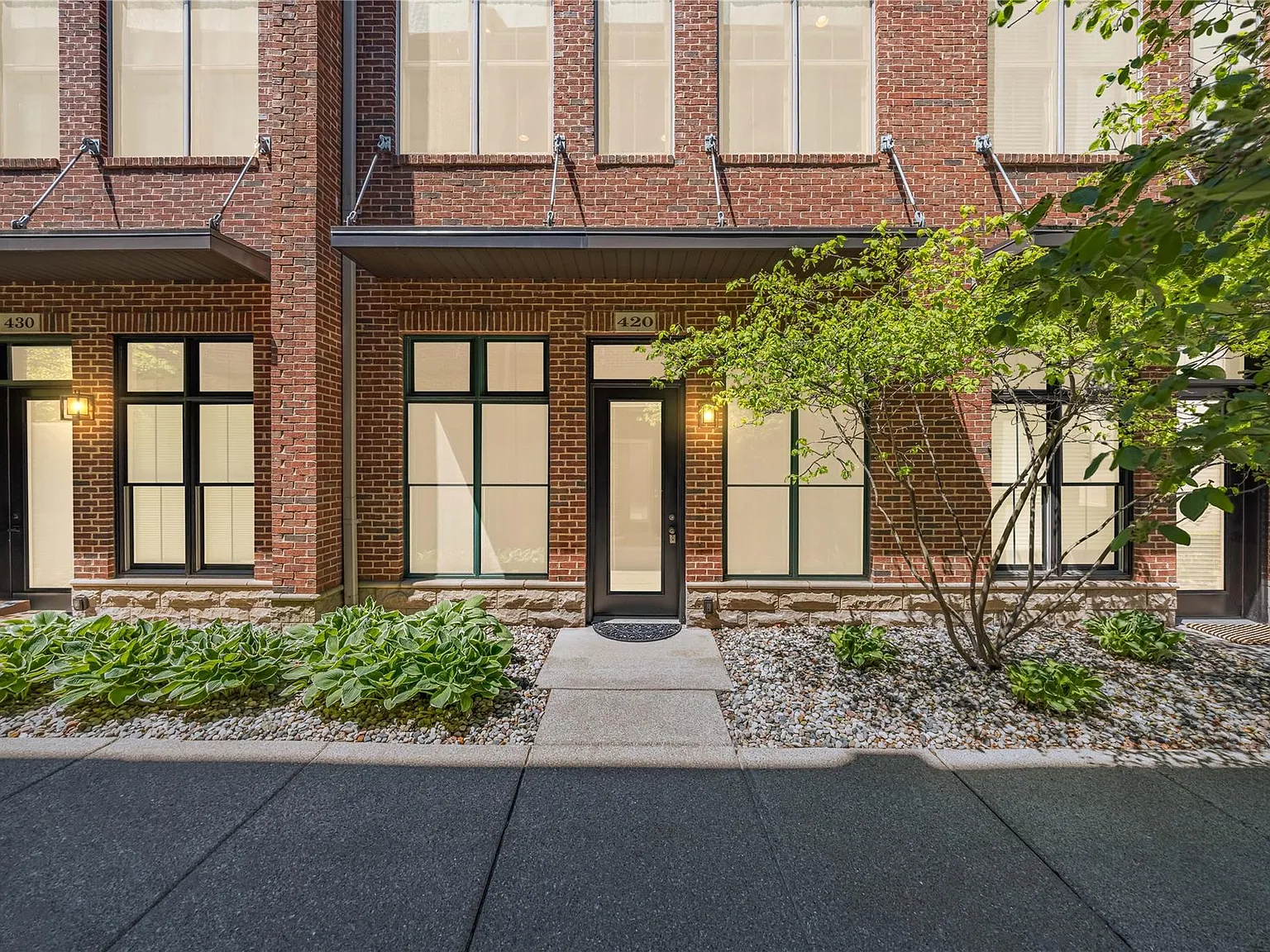 2 bed, 2.5 bath, 1610 sqft, $3,400 — Photo 1