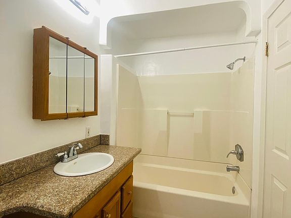 4th image of 251 N Kenmore Ave APT 2