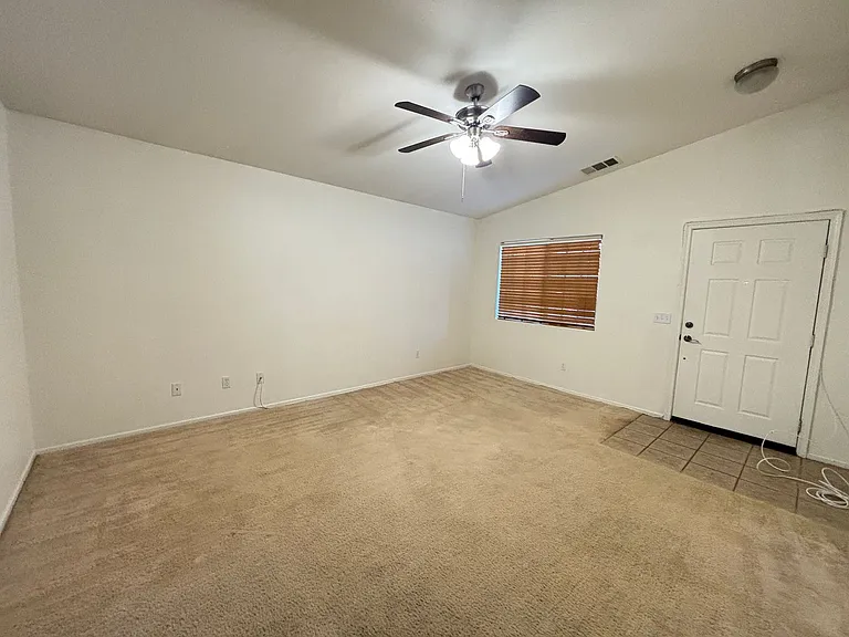 2416 W Valley Vis — Photo 6