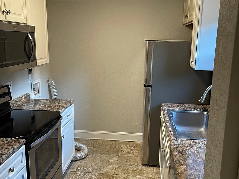 412 Dublin Dr #211 — Photo 1