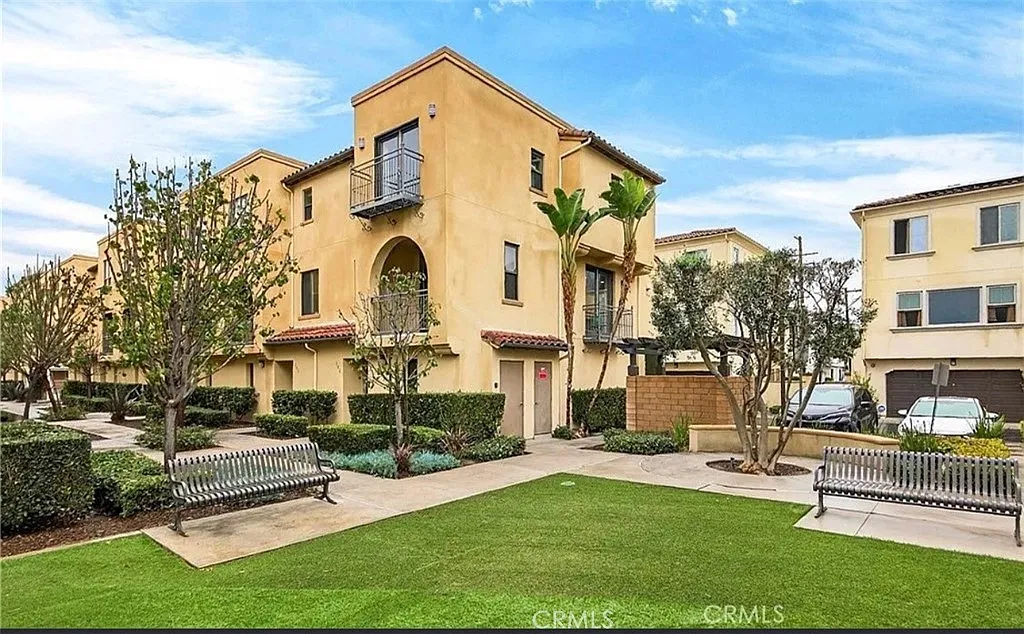 Building Photo - 809 S Anaheim Blvd #106