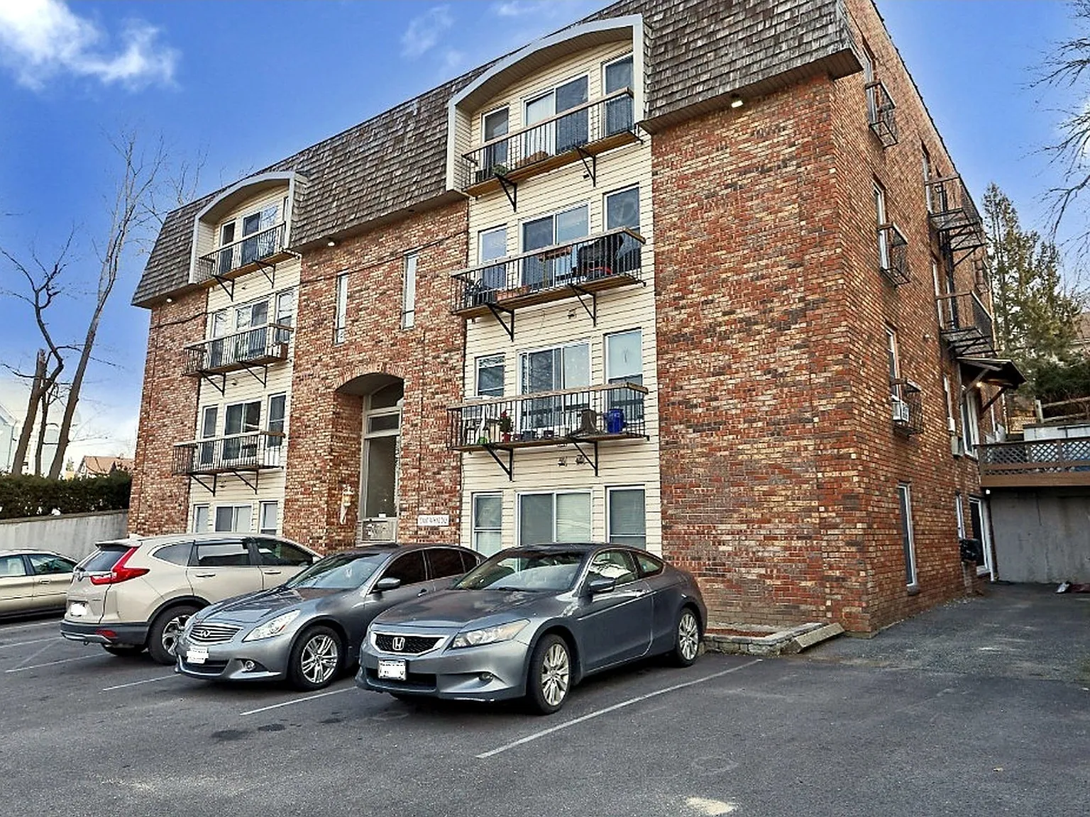 2 bed, 1.0 bath, 1000 sqft, $1,695 — Photo 2
