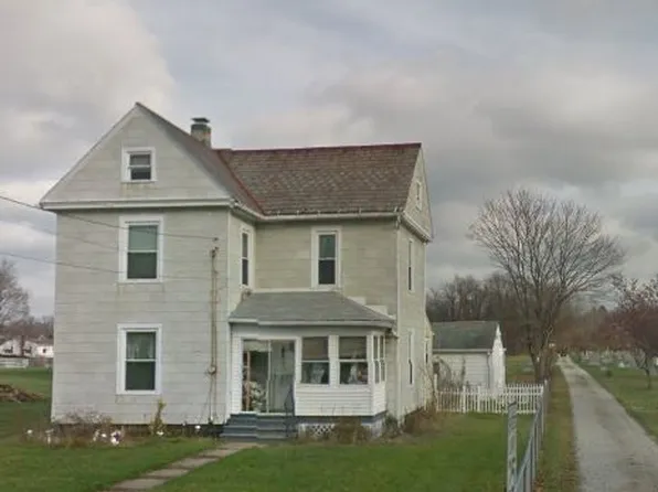 552 Market St NE, Navarre, OH 44662