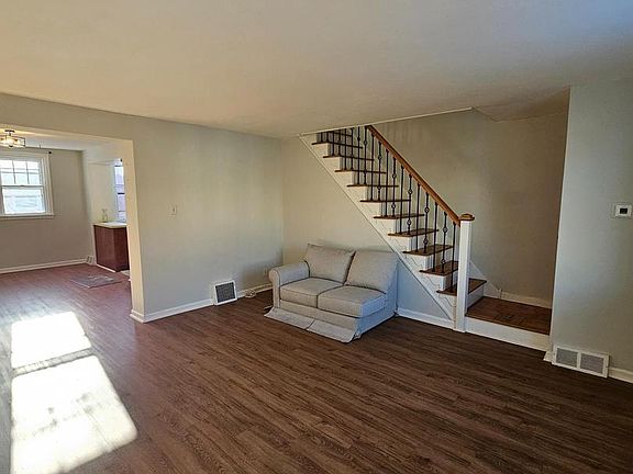 2nd image of 2140 Stevens St