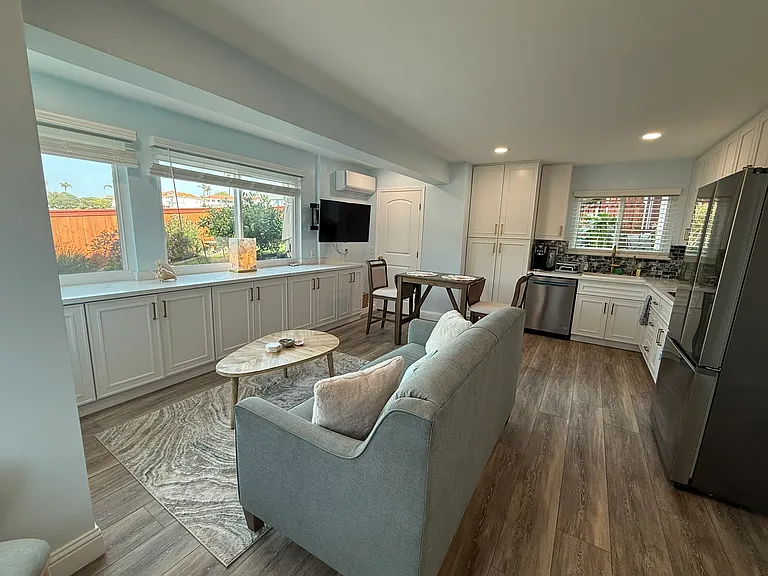 108 Erna Way #A — Photo 5