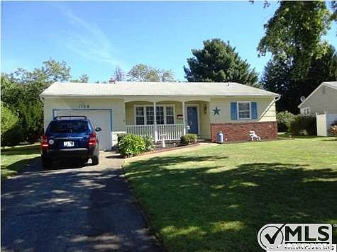 4th image of 1108 Waterberry Ct N