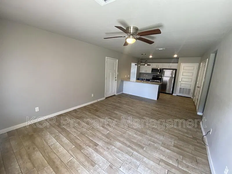 2 bed, 2.0 bath, 978 sqft, $950 — Photo 2