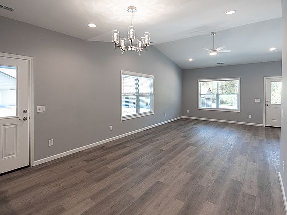 4th image of 124 Diamond Ave