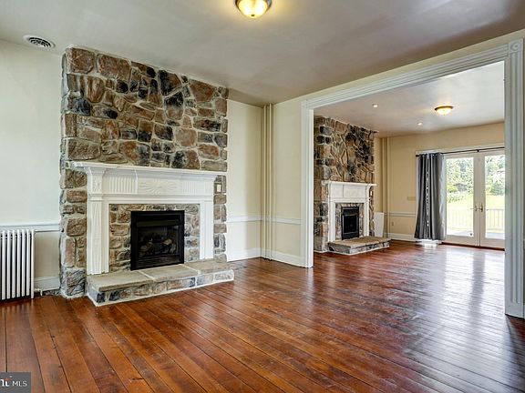 2nd image of 1920 Water St