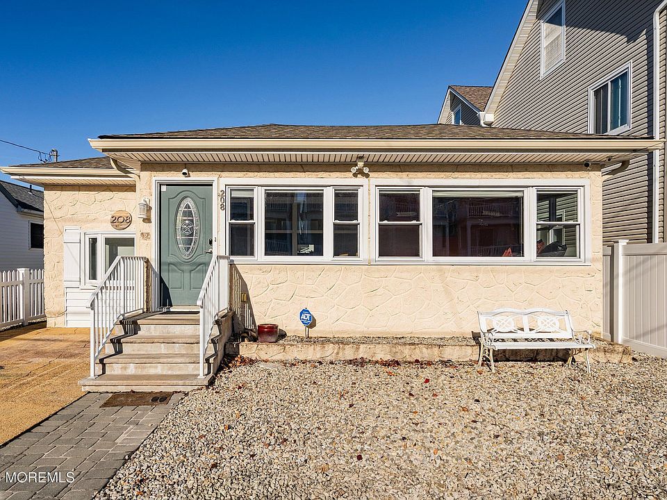 1st image of 208 Carteret Avenue