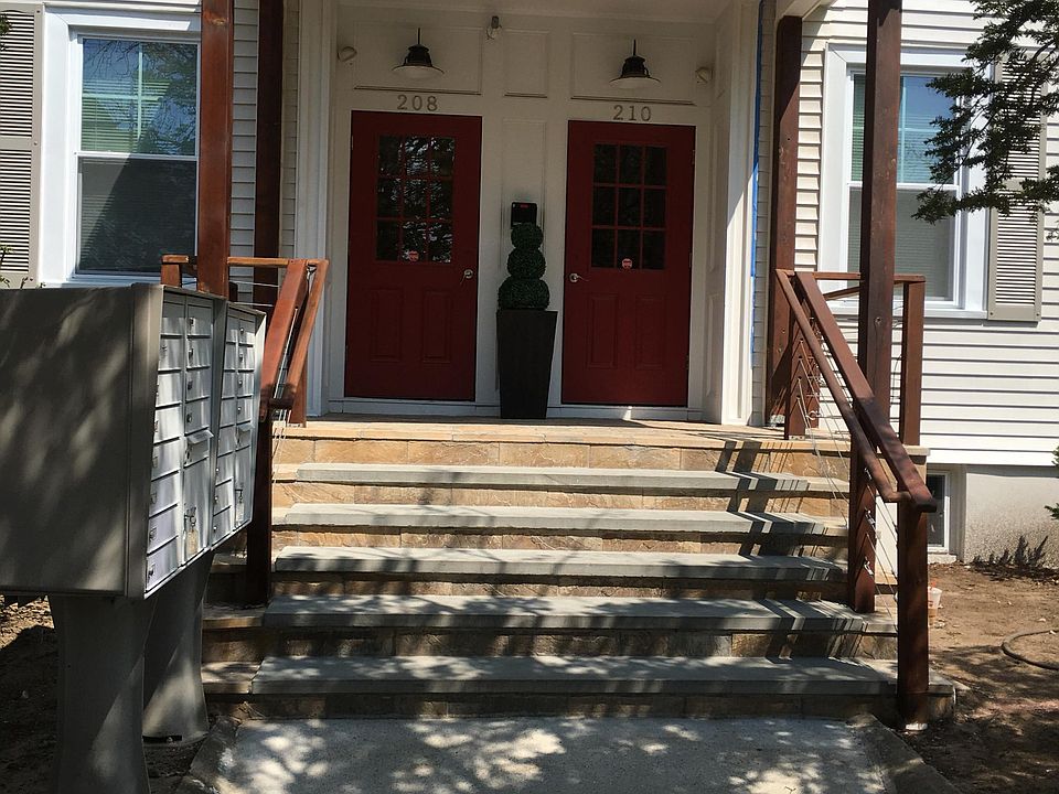 1st image of 208 Waterman St APT 1