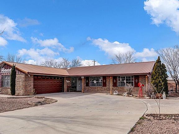3rd image of 1004 Tamarack Dr