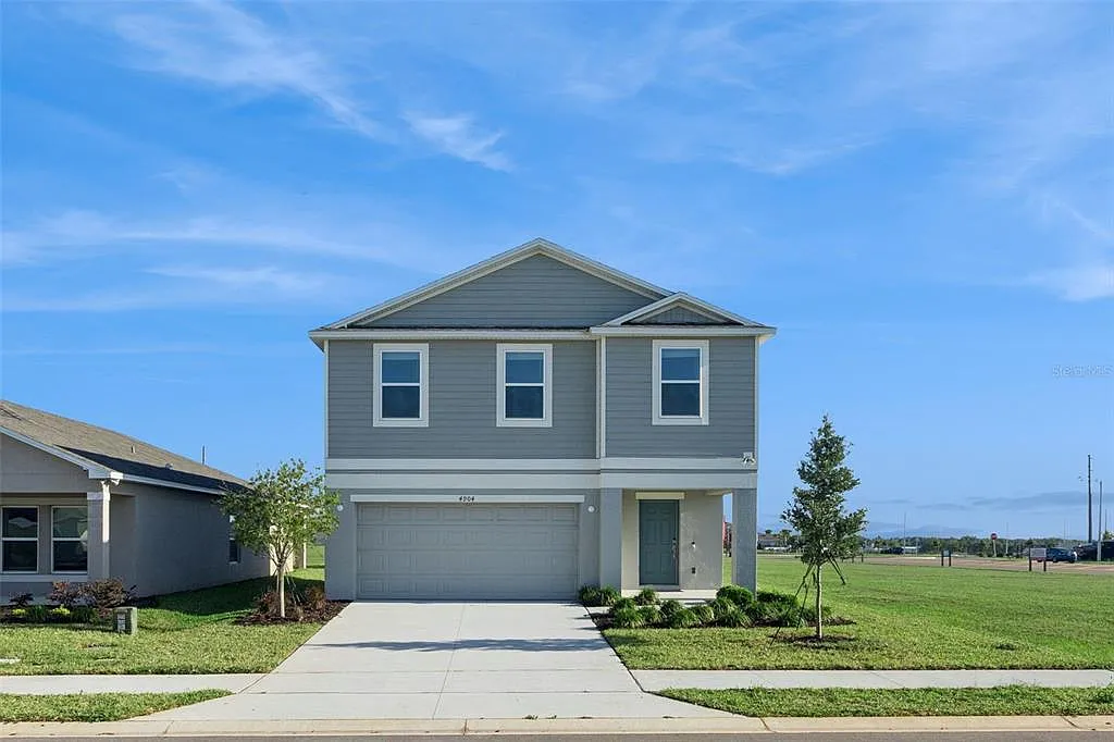4 bed, 2.5 bath, 2840 sqft, $2,650 — Photo 1