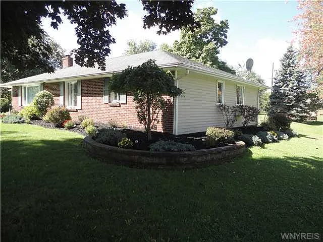Vernon Cir, Williamsville — Photo 4