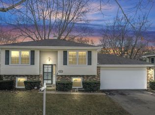 502 Manor Pl, Aurora, IL 60506