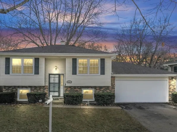 502 Manor Pl, Aurora, IL 60506