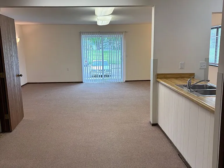 465 Main St — Photo 11