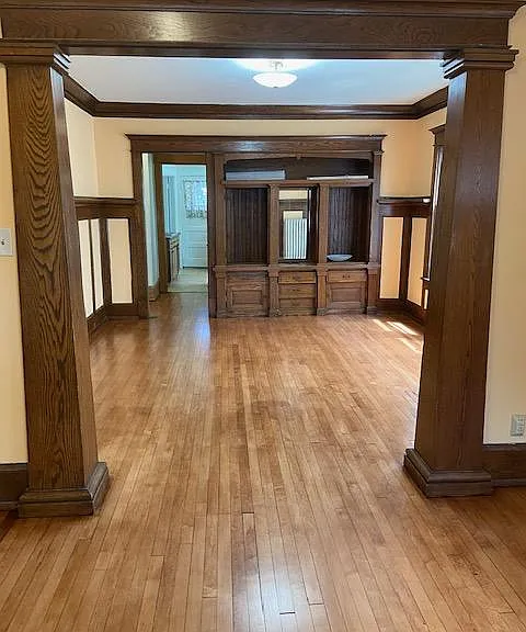 2926 N Frederick Ave #LOWER — Photo 8