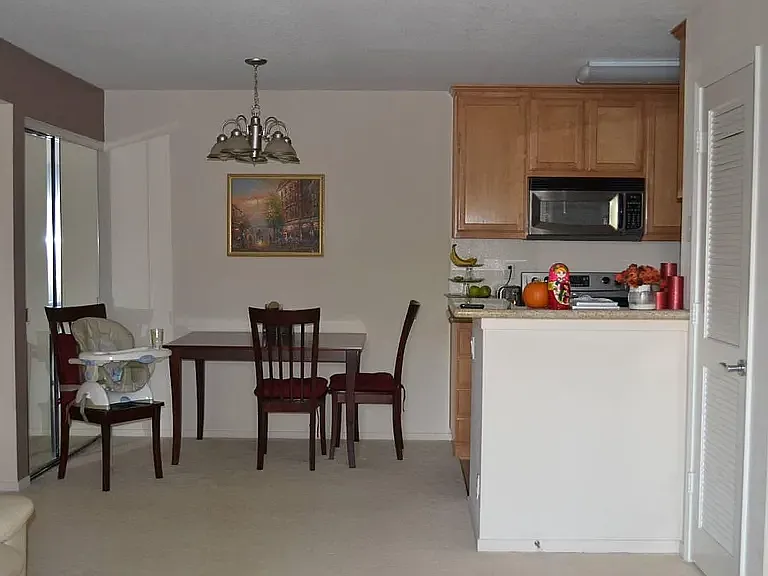 2704 Somerset Park Cir — Photo 2