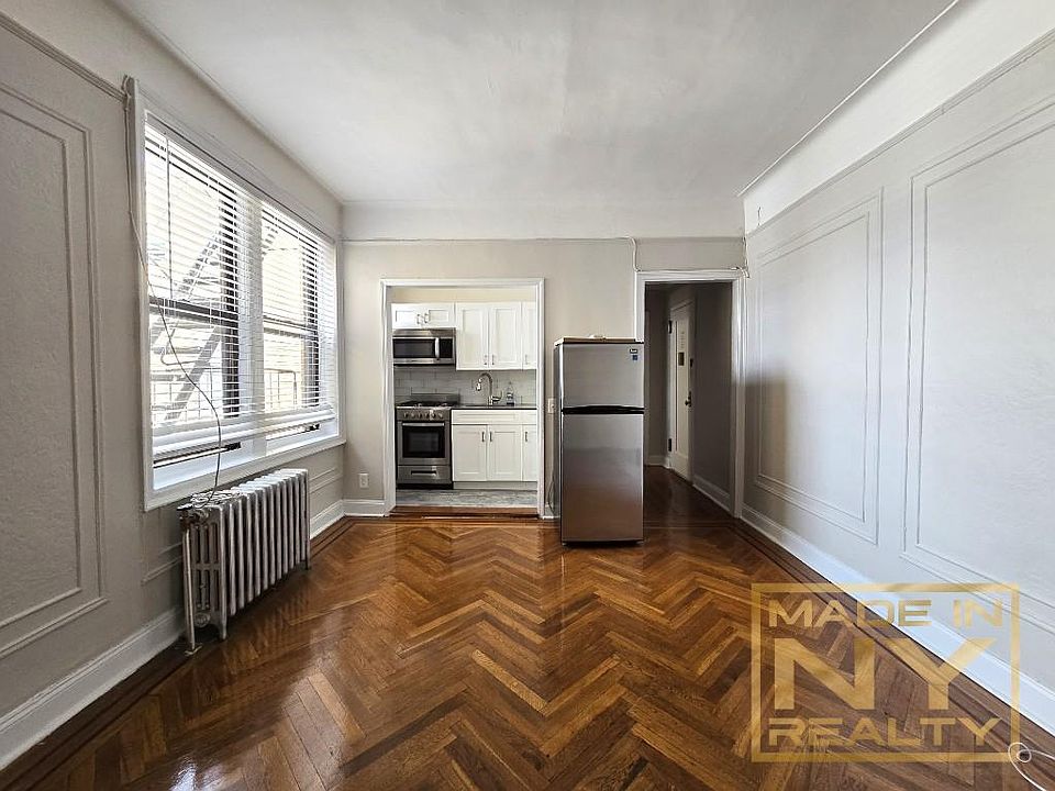 2nd image of 2574 33rd St #6H