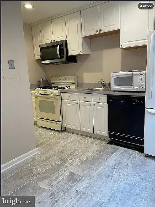 3 bed, 2.5 bath, 2891 sqft, $2,450 — Photo 2