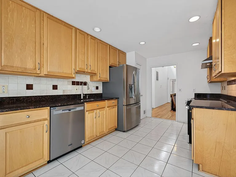 9404 Woodington Dr — Photo 16