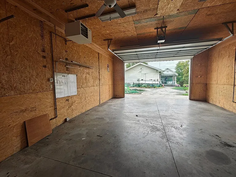 1110 S Meridian St — Photo 6